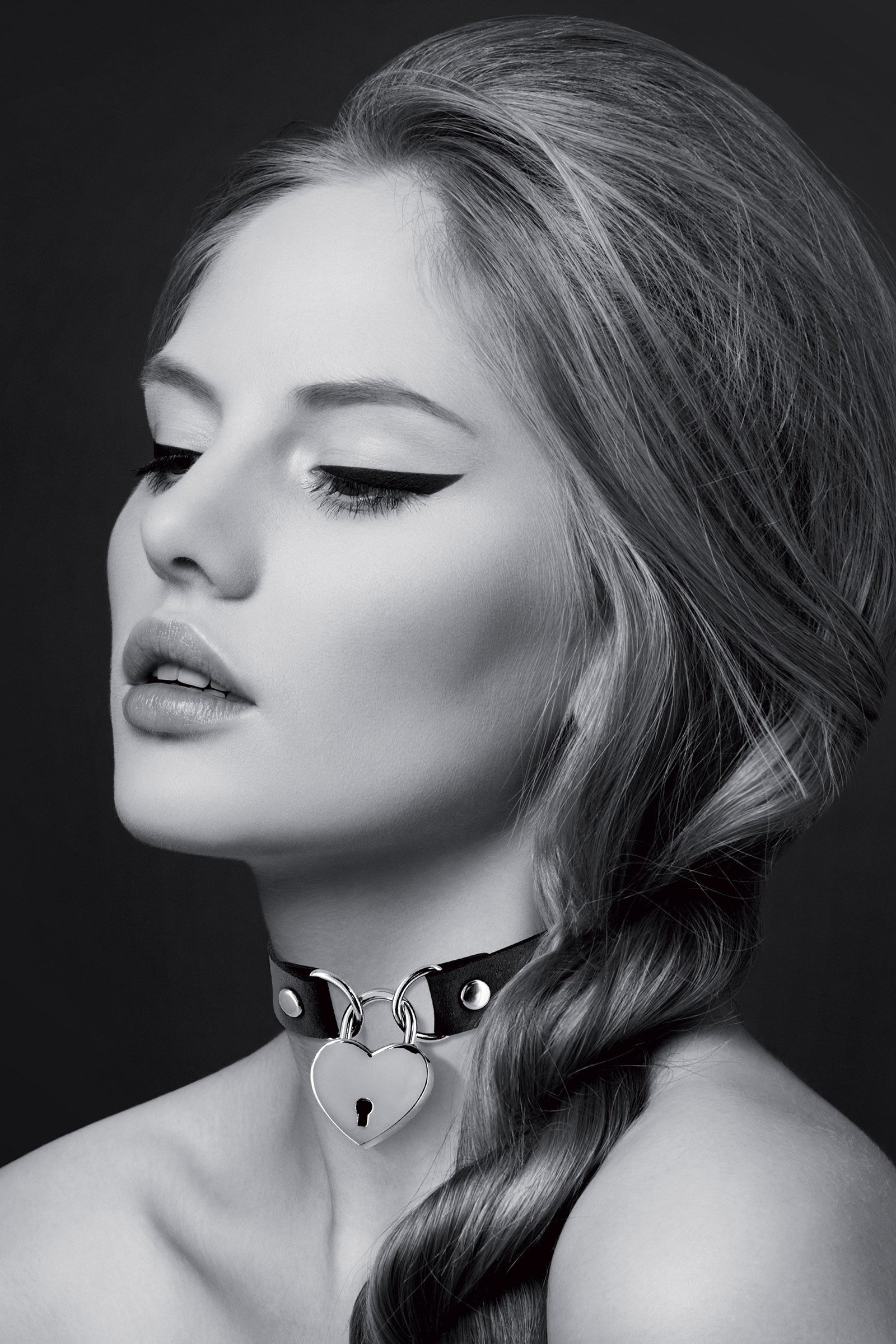 Collier ras de cou avec cadenas coeur noir Plaisirs de Mayotte