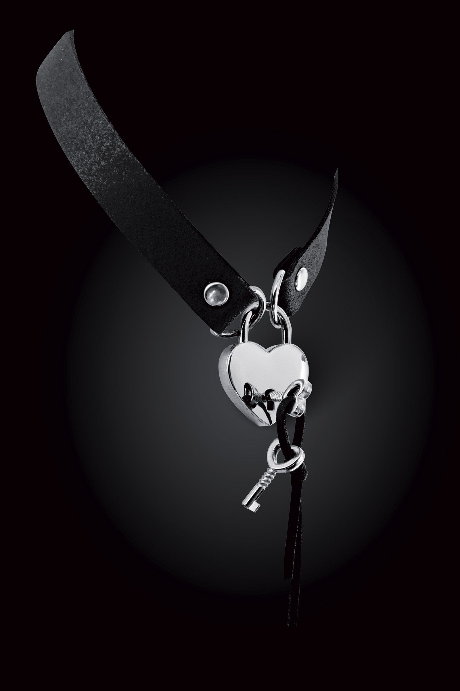 Collier ras de cou avec cadenas coeur noir Plaisirs de Mayotte